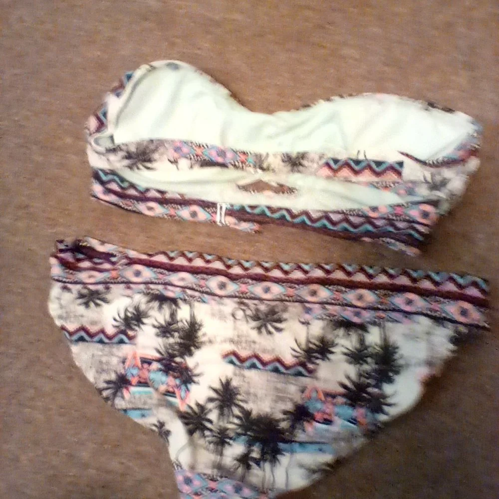 Bikini - Picture 2 of 2